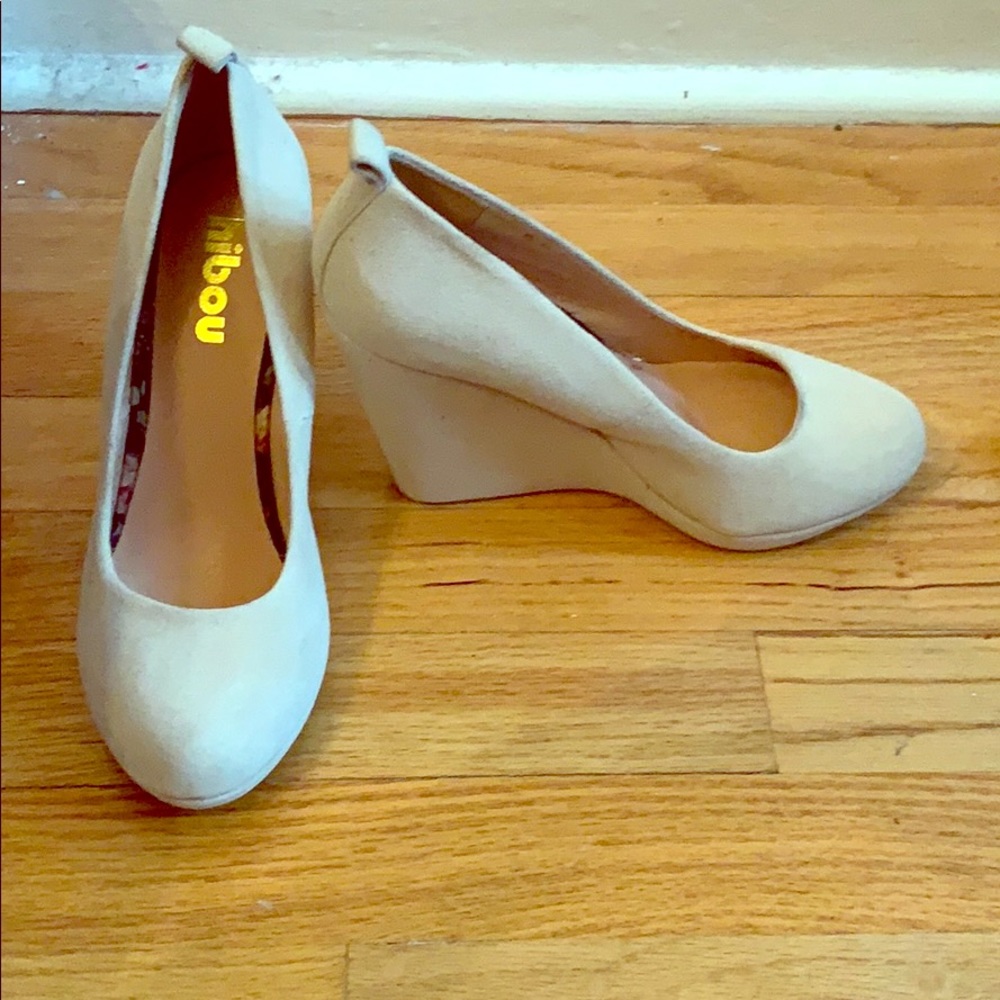 Suede nude wedges